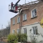 У місті на Хмельниччині ліквідовують наслідки російської атаки “шахедами”