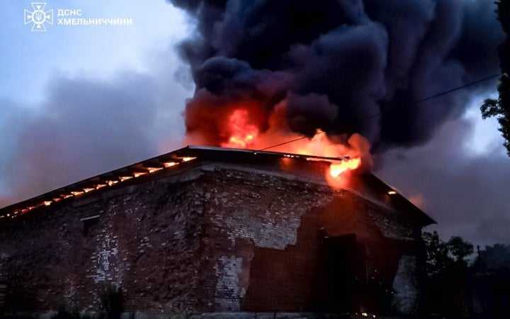 На Хмельниччині через російську атаку сталися пожежі на підприємствах