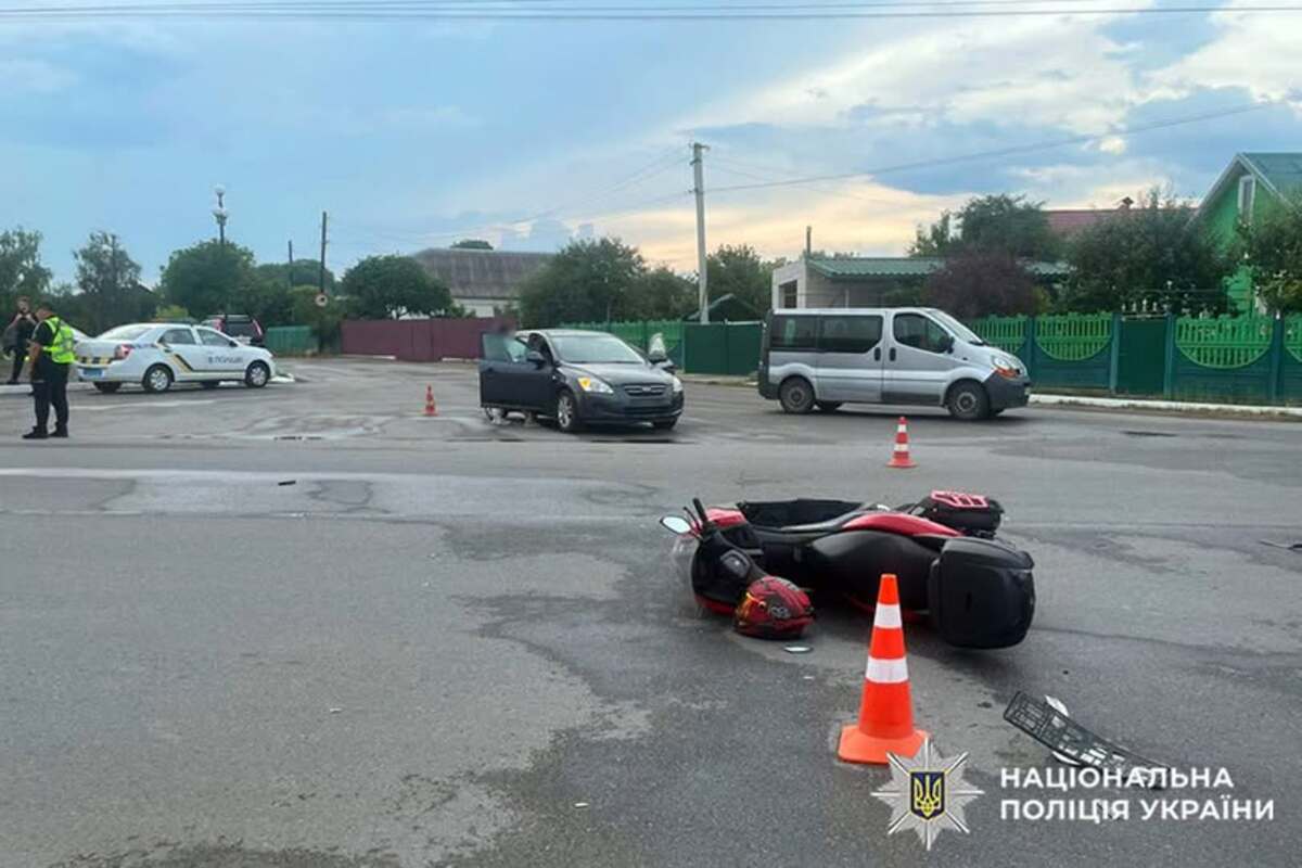 Аварія у Старокостянтинові: мотоцикл зіткнувся з авто.