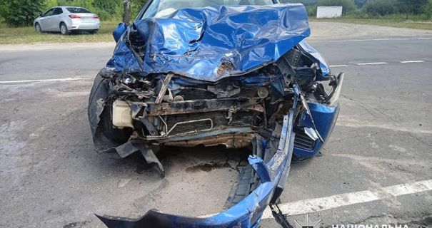 Хмельниччина: Honda проти спецтранспорту, четверо в лікарні.