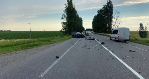 На Хмельниччині: ДТП на трасі Стрий-Ізварине перекрила рух.
