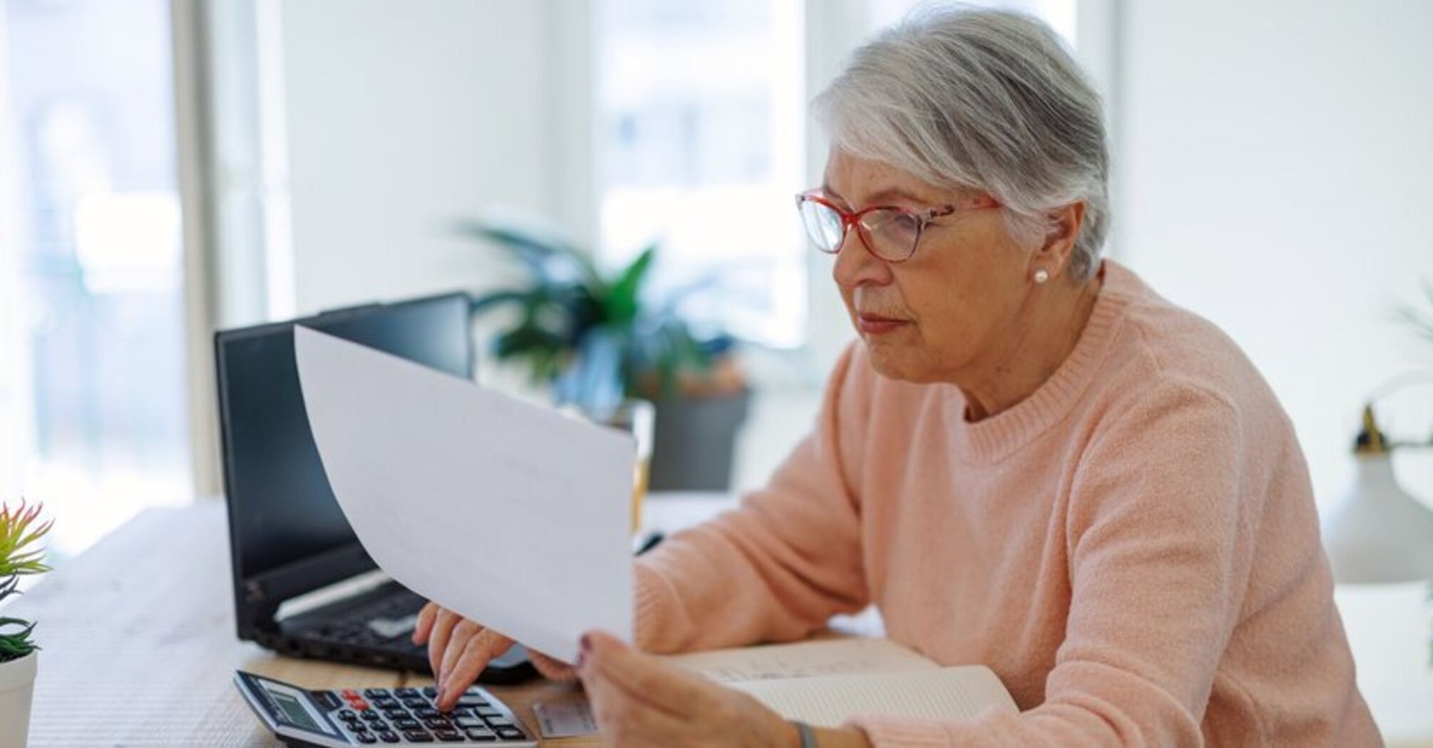 Пенсіонери 65+: Очікуйте збільшення виплат – всі деталі.