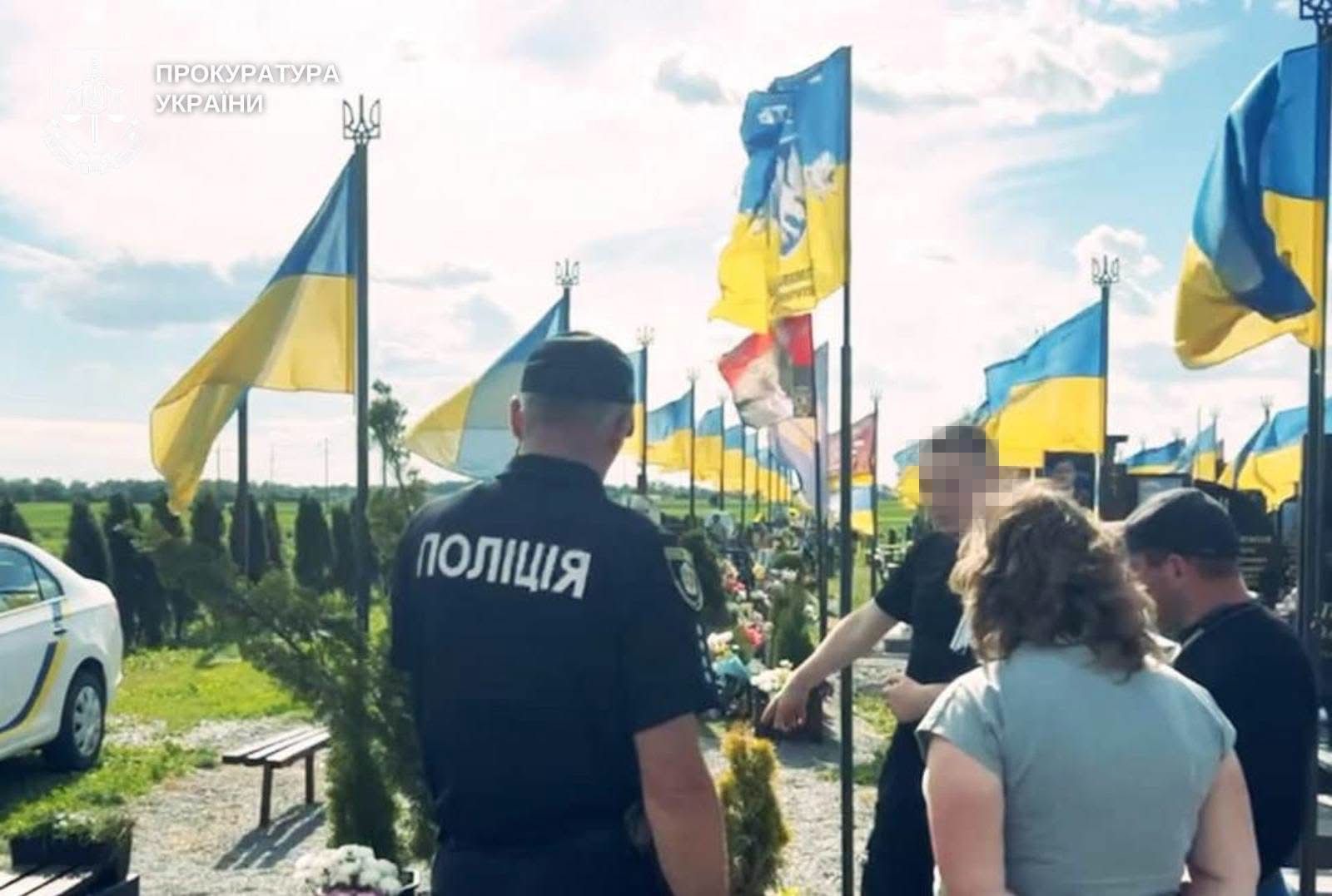 Викрала квіти з могили Героя: суд Шепетівки виніс вирок.
