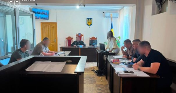 Директор мовної школи на Хмельниччині: Розпуста під час уроків – арешт без застави.