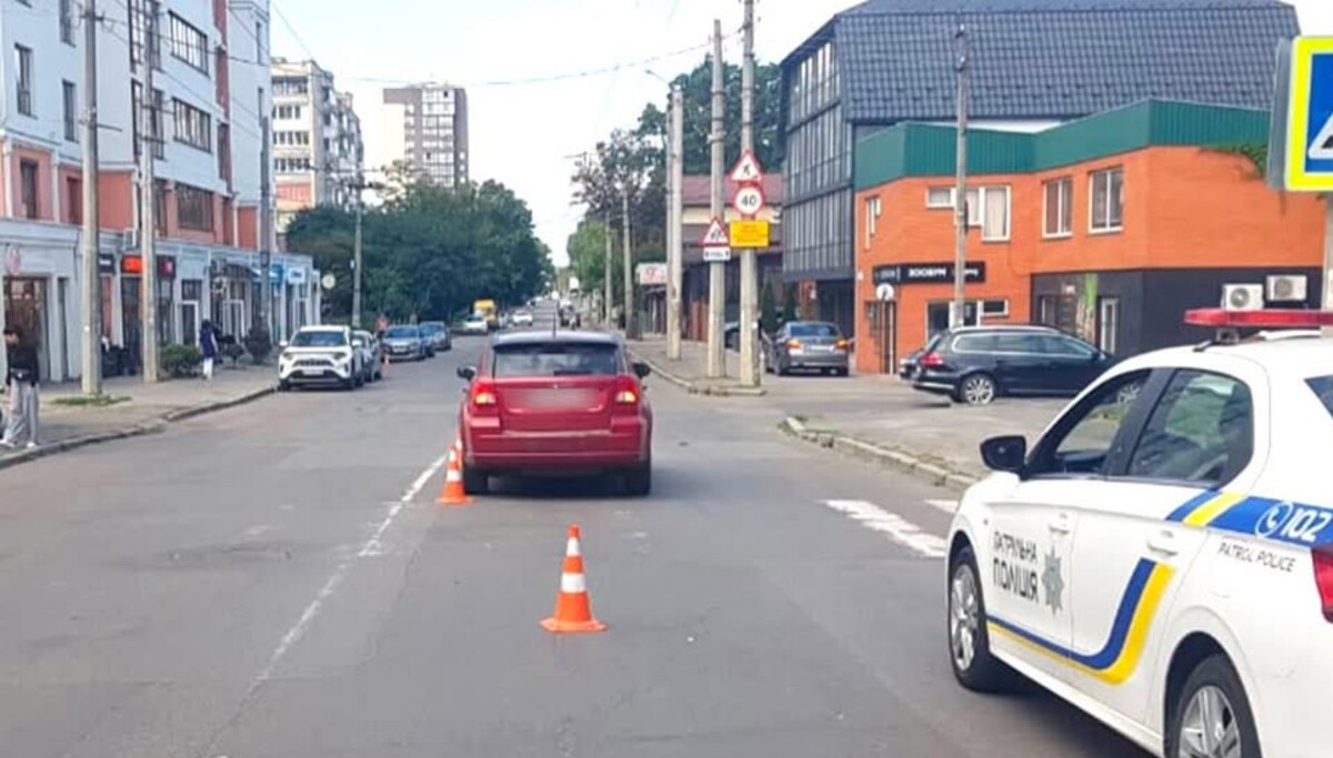Хмельницький: Авто збило жінку на переході.