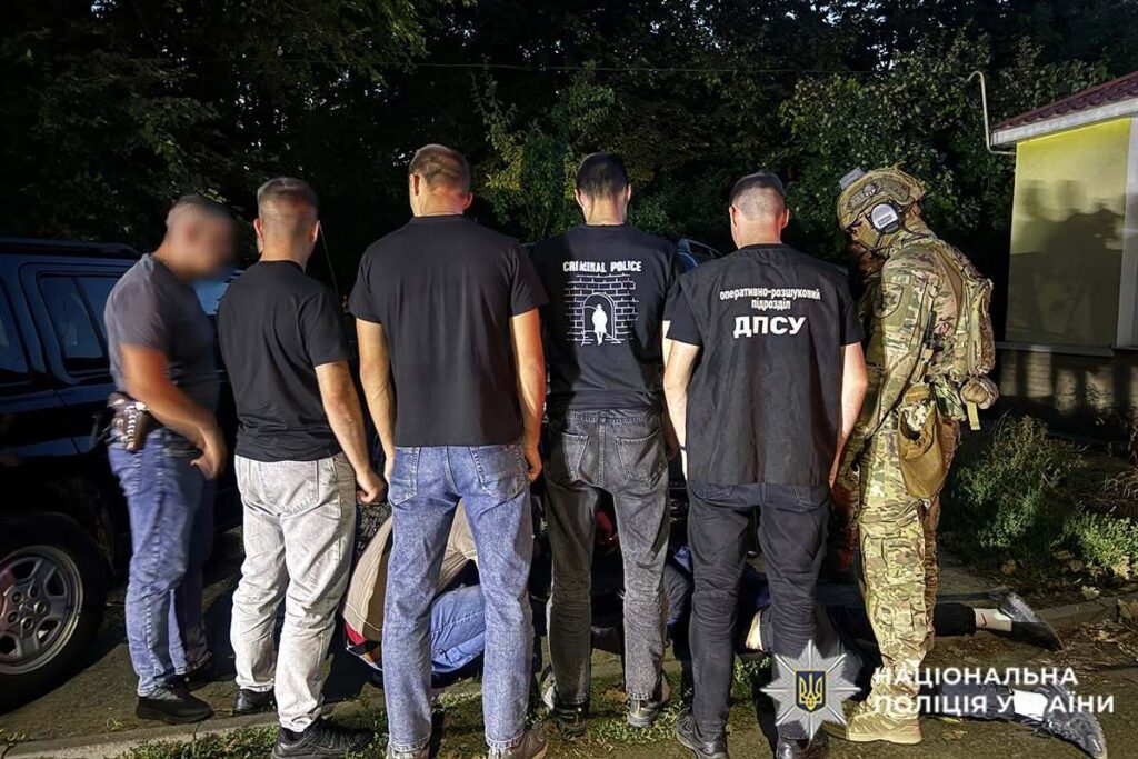 Кам'янець: Впіймали "перевізника" сотень чоловіків через кордон.