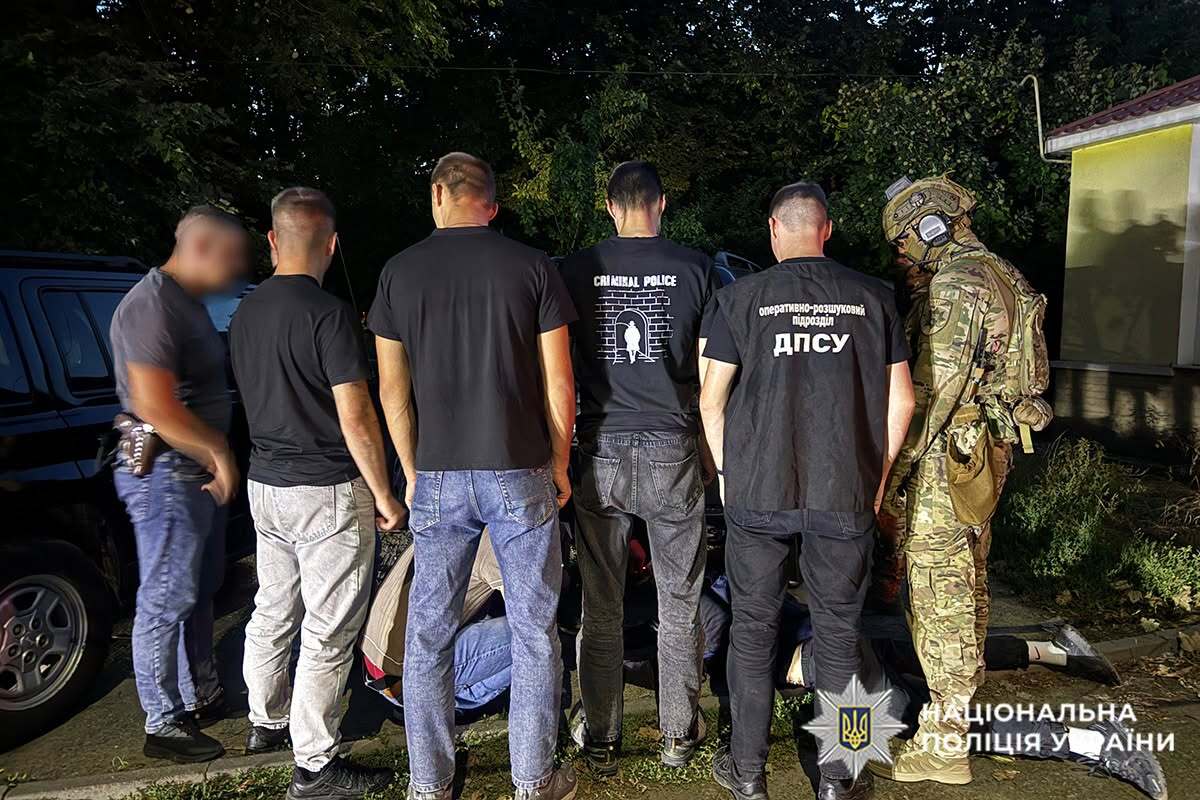 Кам’янець: Впіймали “перевізника” сотень чоловіків через кордон.