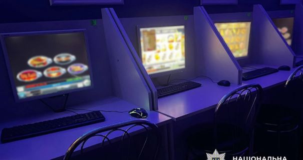 Казино у підвалі на Хмельниччині: організаторці вручили понад 400 тисяч гривень.