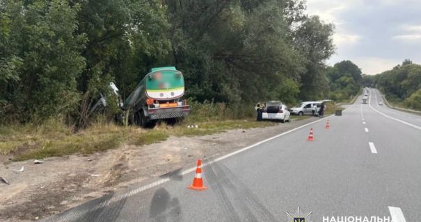 На Хмельниччині: вантажівка проти легковика, постраждав 63-річний кермувальник.