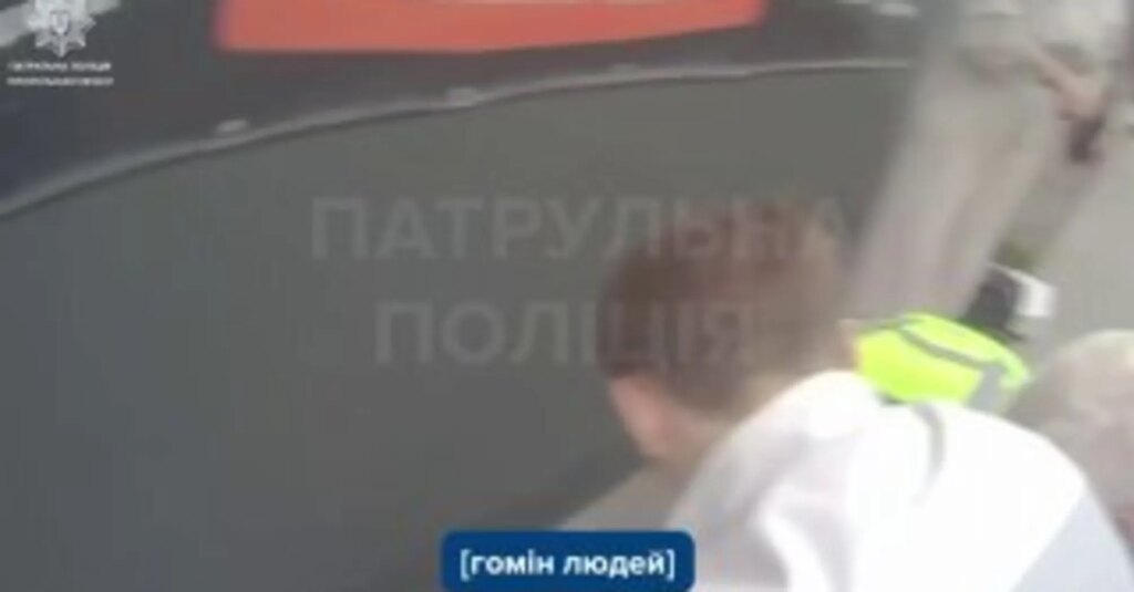 Патрульні Тернополя та СЛР: Як поліцейські вирвали чоловіка з лап смерті.