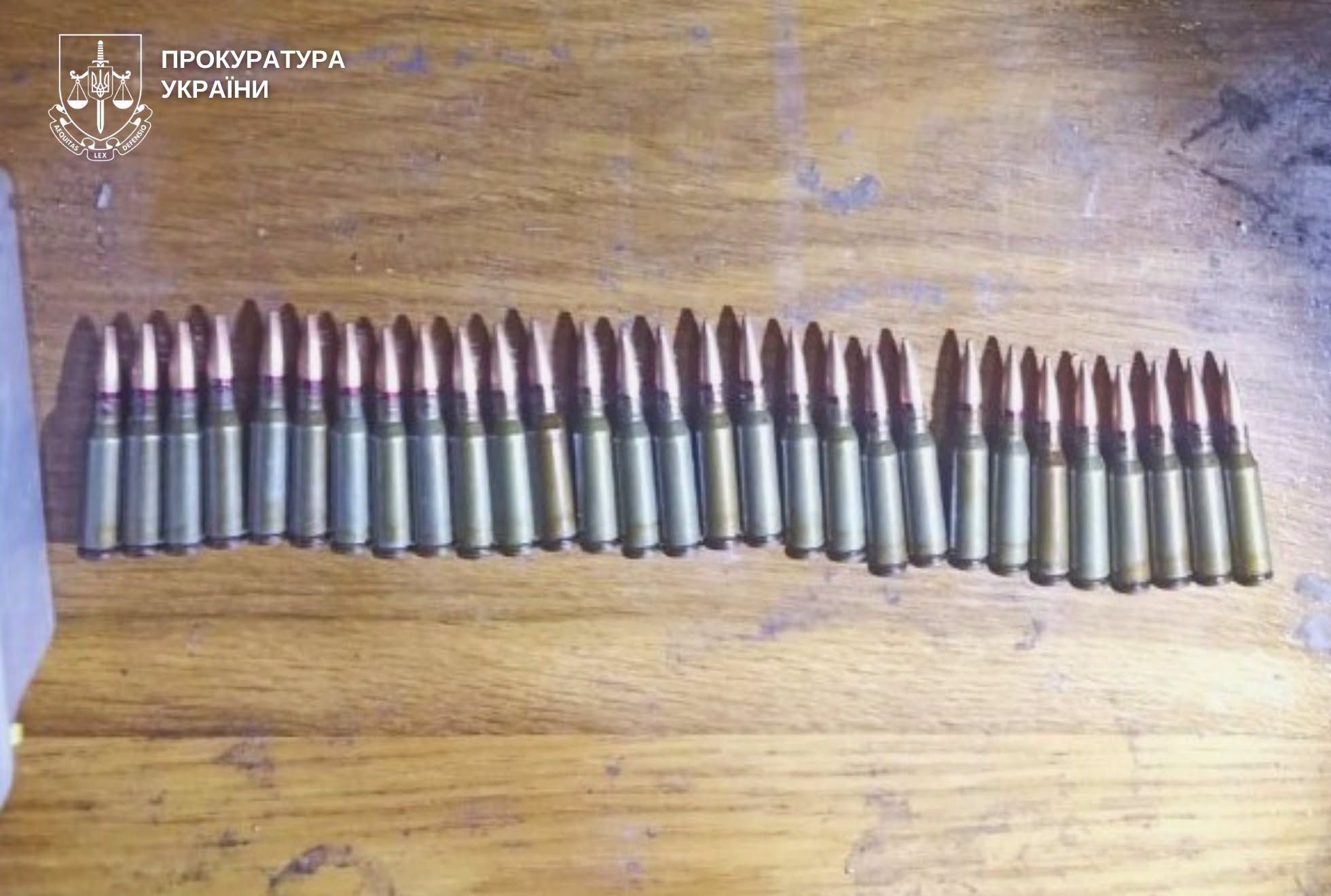 Хмельниччина: суд над чоловіком, що зберігав вдома гранату та патрони.