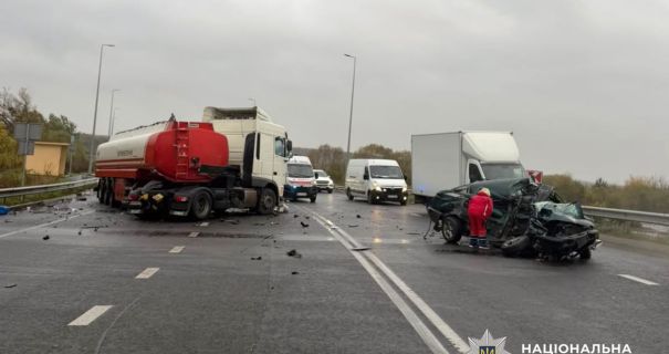 Хмельниччина: Жертва виїзду на зустрічну смугу – загинув 37-річний чоловік.