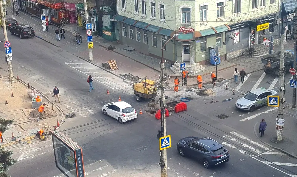 Хмельницький: ремонт на перехресті ускладнить рух транспорту в центрі міста.