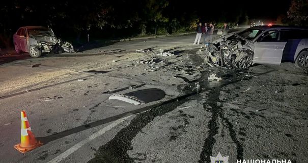 Смертельне ДТП у Хмельницькому: життя обірвалося, інший водій бореться за життя.