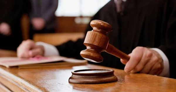 Військовий заблокував авто ТЦК на Хмельниччині, розбив лобове скло.