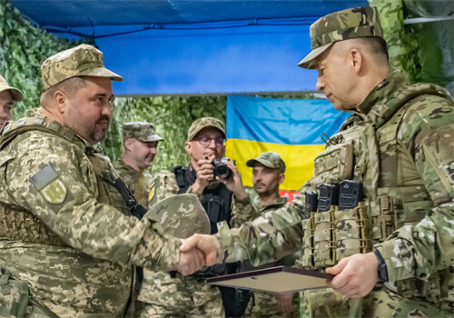 Головнокомандувач ЗСУ Сирський відзначив грошовим сертифікатом начальника медпункту із Хмельниччини