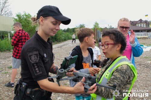 На Хмельниччині відвідувачі літнього табору подружилися з поліцією