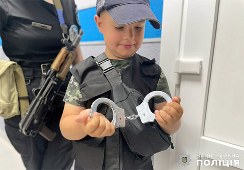 На Хмельниччині поліцейські здійснили мрію 6-річного Артемка